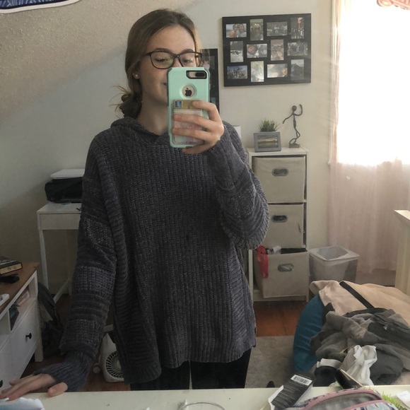 soft hooded sweater - Picture 2 of 4